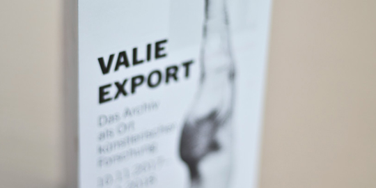 VALIE EXPORT – Ausstellungs Folder – LENTOS Kunstmuseum Linz © Martin Bruner Sombrero Design